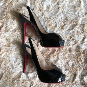 🔥MUST GO🔥 Christian Louboutin black peep toe